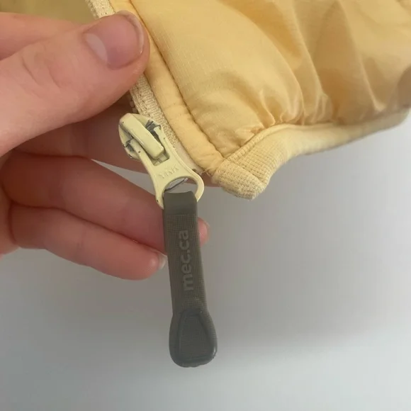 Mec yellow hiking vest - Picture 5 of 10